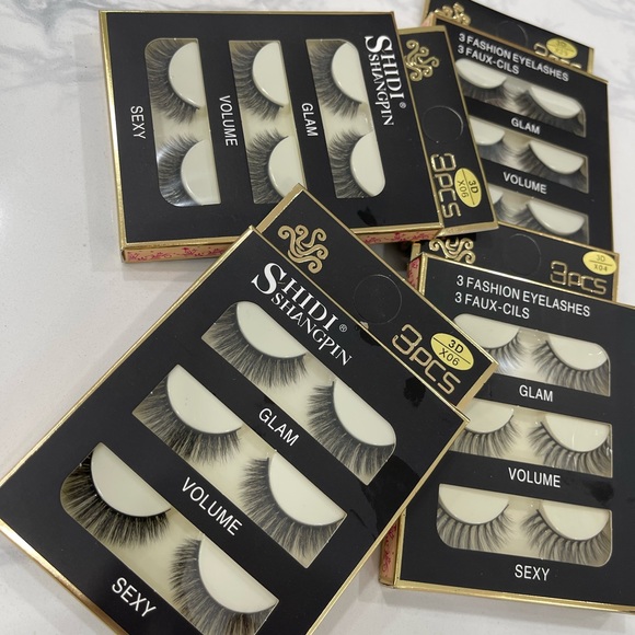 Lashes - Picture 2 of 8